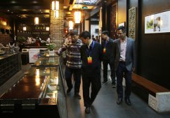 柯橋區(qū)政協(xié)主席孟柏干帶領區(qū)政協(xié)主席會議全體成員來公司調研