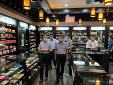 市人大常委會(huì)副主任孫云耀來集團(tuán)調(diào)研并到景岳堂藥業(yè)講授黨課